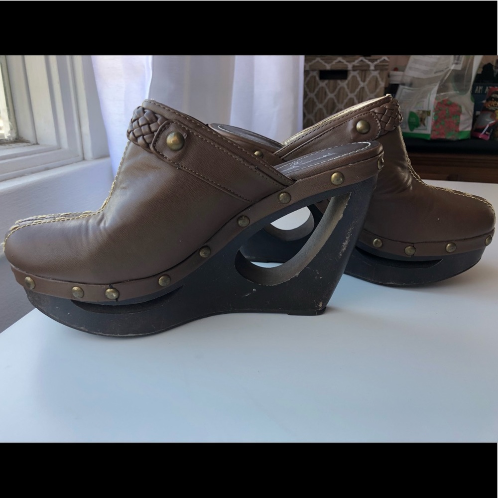 Insane Cutout Brown Clogs - Picture 4 of 4